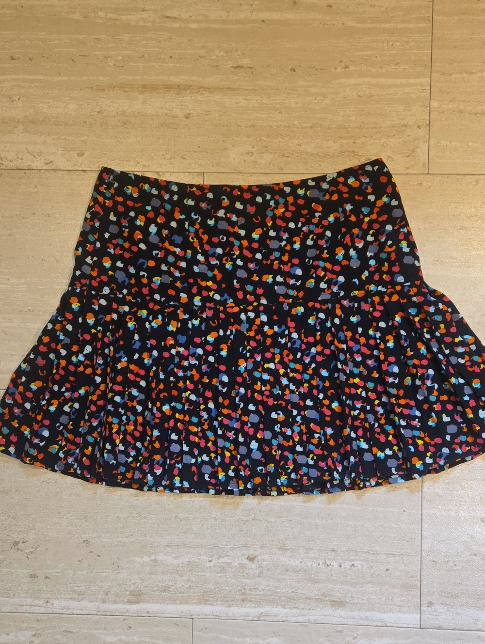 Hinge Black/Multi-Color Design Print Silky Pleated Mini Skirt